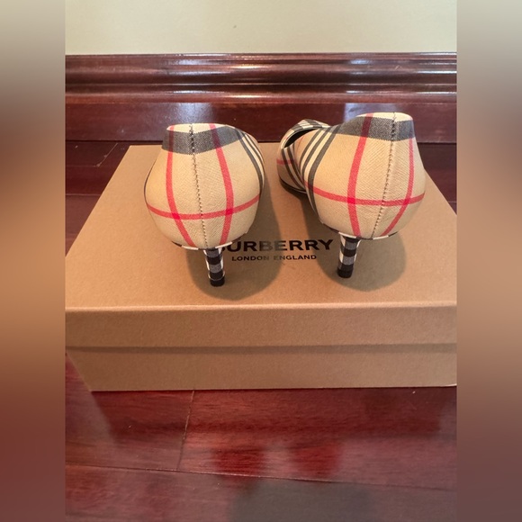 NIB- Burberry Aubri Pumps in Archive beige - Picture 3 of 8